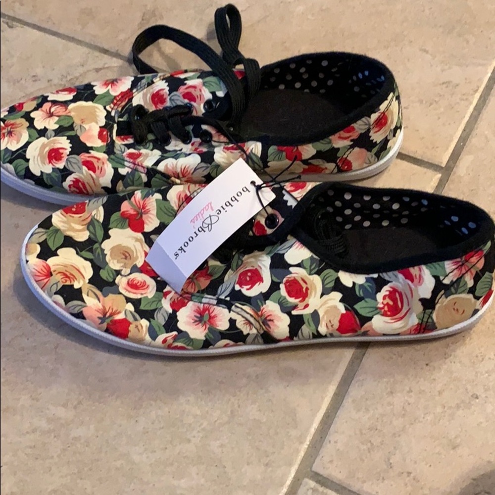 Shoes - Picture 2 of 2